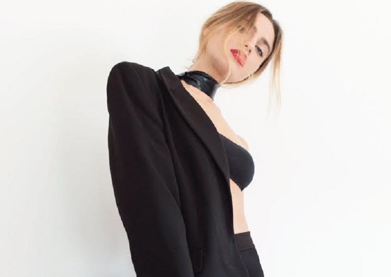 Maria Prestianni, nella sua borsa forbici e codice civile Maria Prestianni, nella sua borsa forbici e codice civile