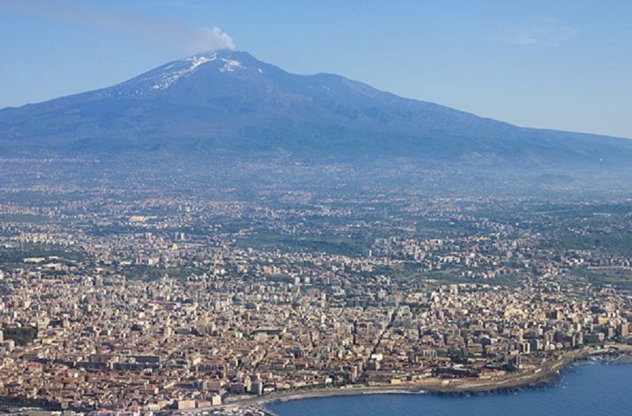 Sicilia, “casa che se lasci ti manca e se resti ti ammazza”