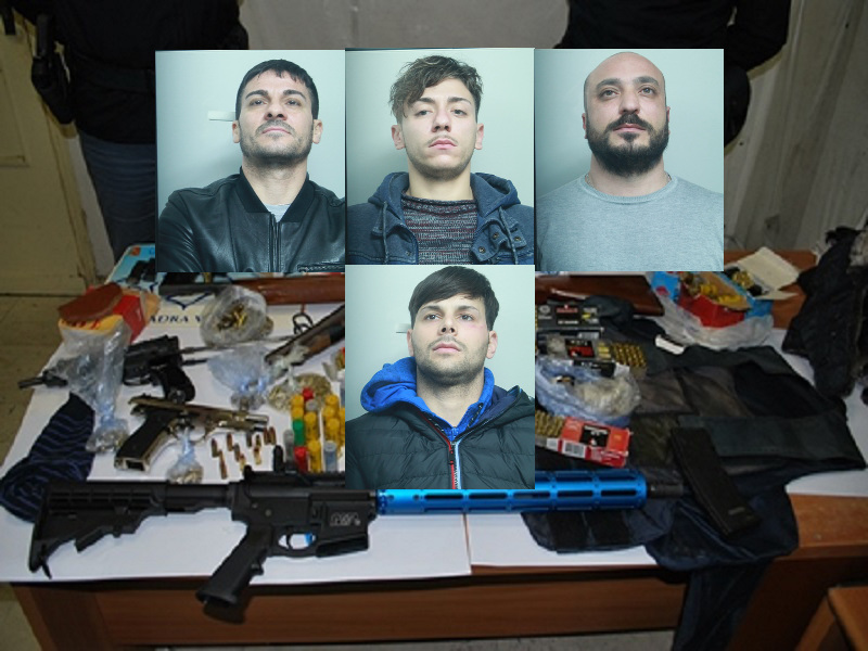 Fucili, mitragliette e giubbotti antiproiettile: scoperto mega arsenale, quattro arresti