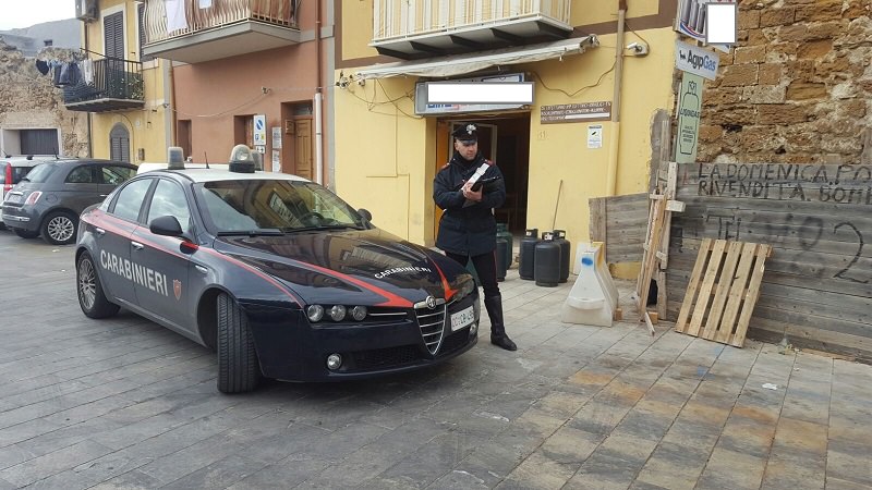 Due gelesi denunciati per detenzione illegale di bombole di gas