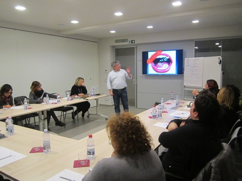 Casa Imbastita: i principi della comunicazione spiegati alle mamme Casa Imbastita: i principi della comunicazione spiegati alle mamme