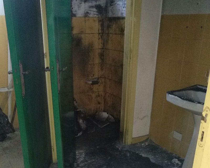 Brucia il bar nella villa comunale di Modica: per la polizia è dolo