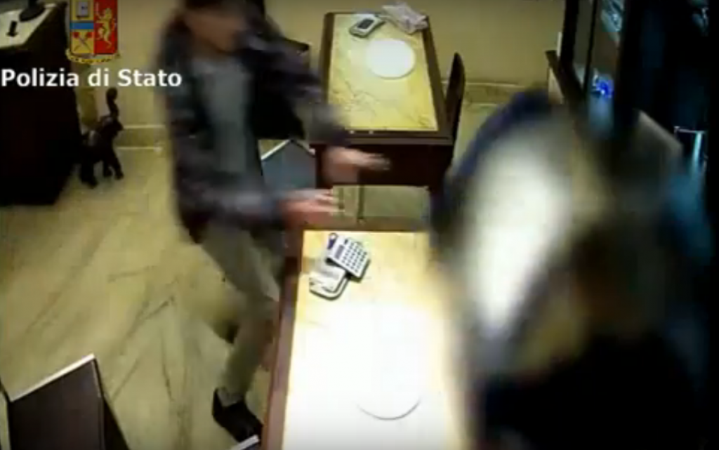 Rapinavano gioiellerie, abitazioni e ville picchiando selvaggiamente i proprietari, 11 persone in manette. IL VIDEO
