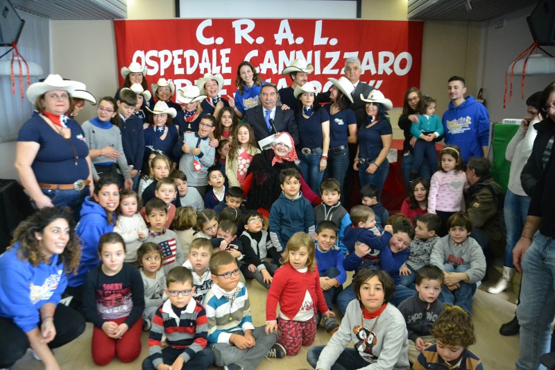 Ospedale Cannizzaro, Befana con i doni in Pediatria