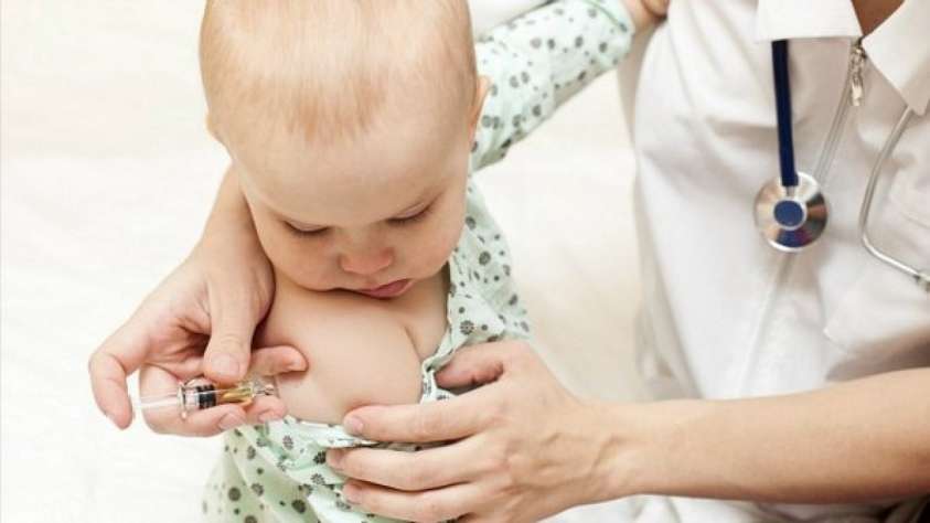 Fobia meningite a Catania. Pediatri assediati: “Ma i vaccini sono finiti. Nuove scorte non prima della fine del mese”