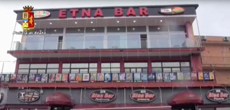 Duro colpo alle casse della mafia: sequestrati Etna Bar e World Games, “imperi” del clan Cappello. IL VIDEO Duro colpo alle casse della mafia: sequestrati Etna Bar e World Games, “imperi” del clan Cappello. IL VIDEO