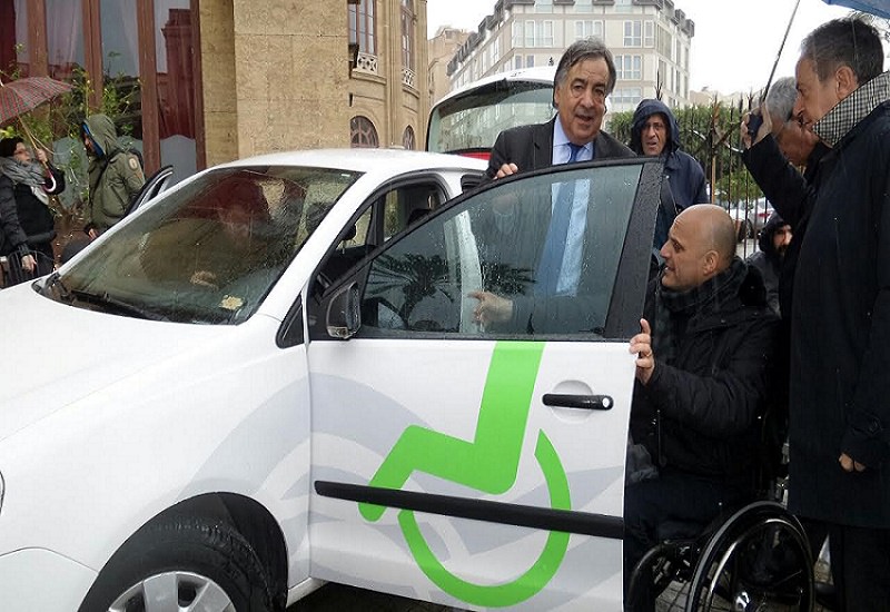 Primo car sharing per disabili a Palermo, il sindaco: “Facciamo un altro passo avanti”