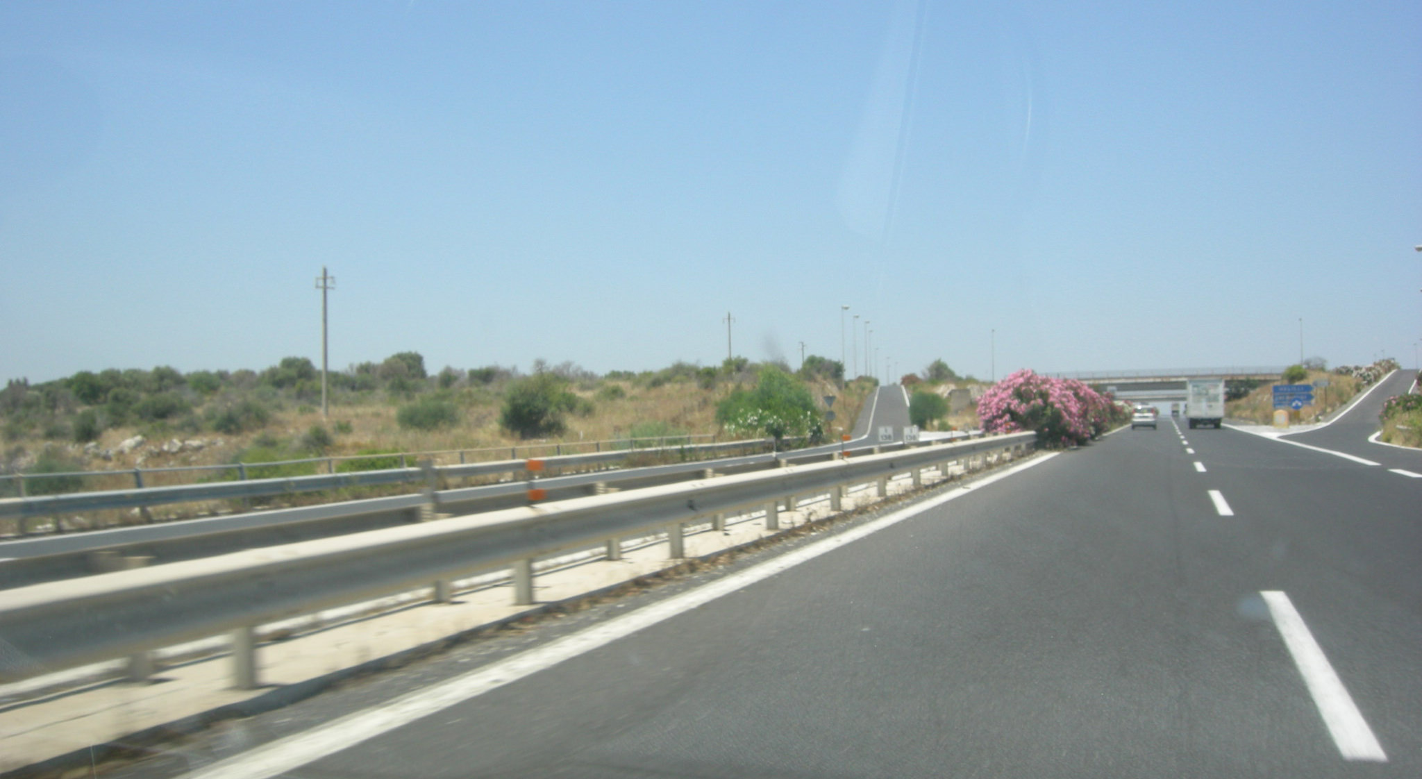 Caduta di calcinacci da cavalcavia sull’autostrada Catania-Siracusa, disagi per gli automobilisti