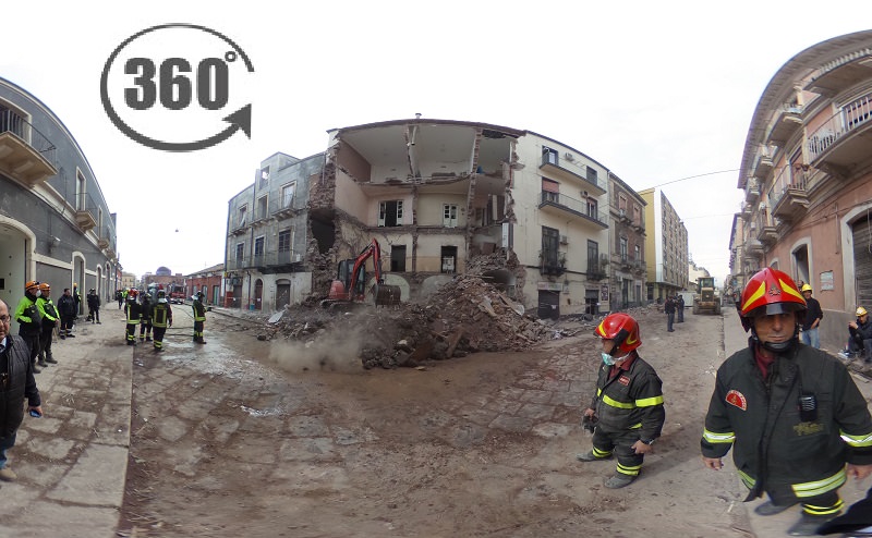 Crollo della palazzina, comincia la conta dei danni. Ecco cosa è rimasto. FOTO a 360°
