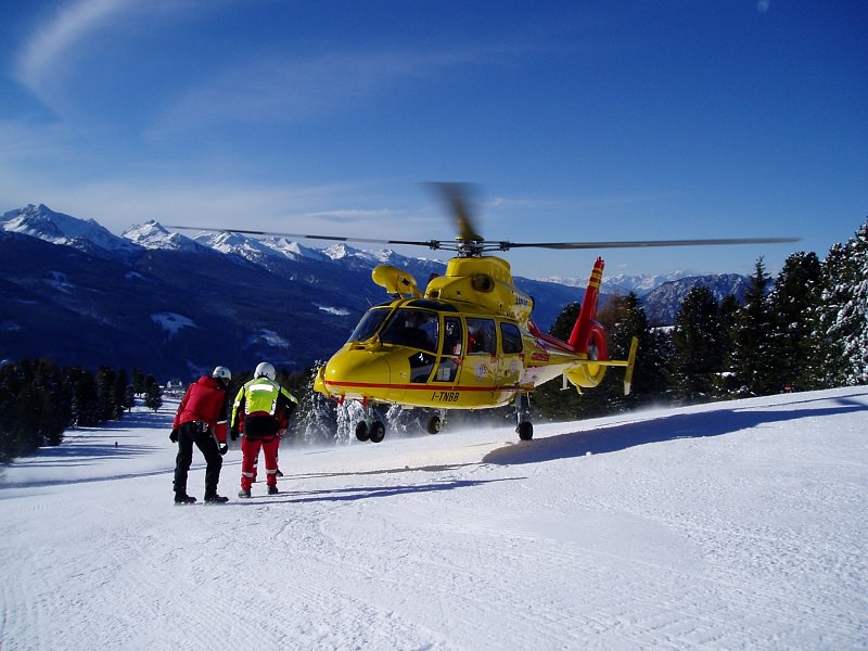 Paura sull’Etna, donna si spezza entrambe le braccia: necessario elisoccorso Paura sull’Etna, donna si spezza entrambe le braccia: necessario elisoccorso