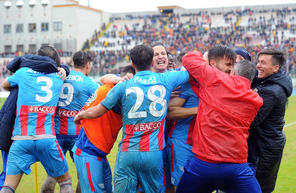 Un epilogo batticuore manda il Catania in estasi: dopo 16 anni, Messina ko in casa nel derby