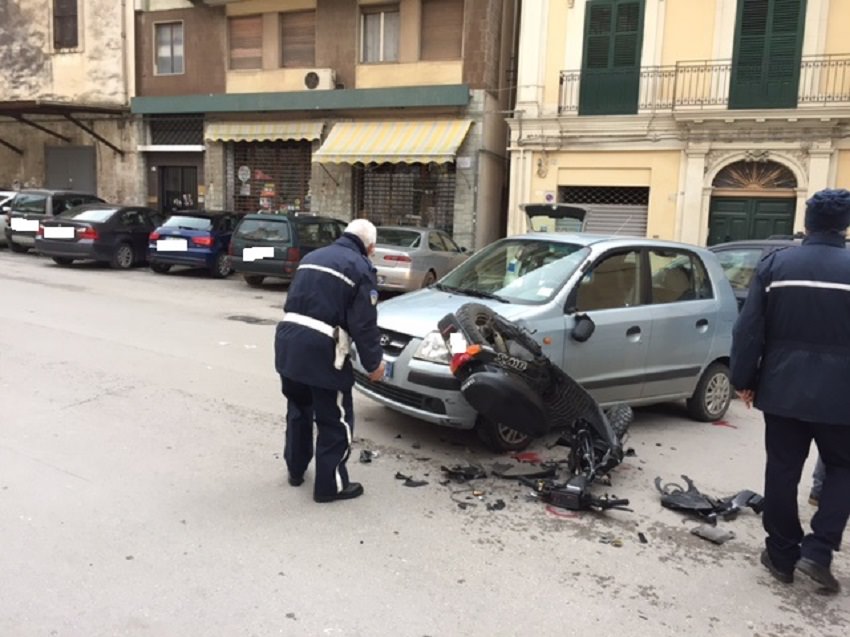 Modica, scontro fra auto e ciclomtore: 14enne riporta lesioni gravi Modica, scontro fra auto e ciclomtore: 14enne riporta lesioni gravi