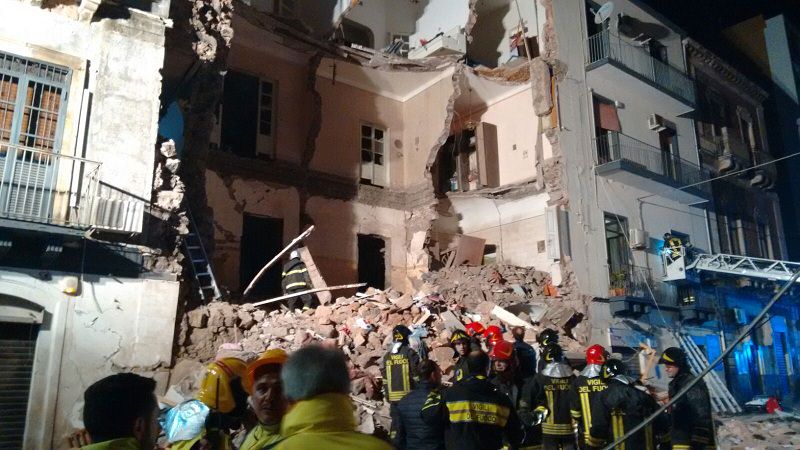 Crollo palazzina via Crispi: l’esplosione, la tragedia e le indagini. Ecco cosa è successo