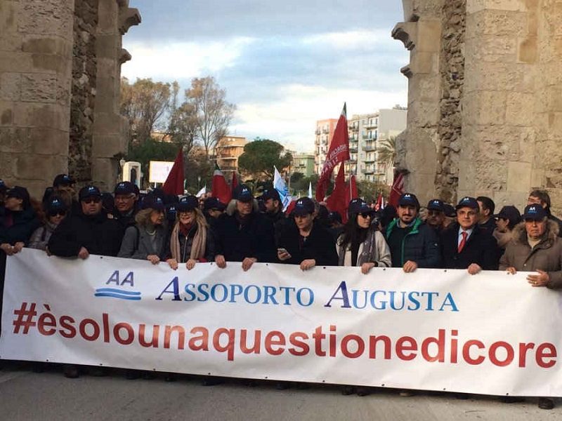 Augusta: corteo contro la scelta di Catania come Autorità Portuale