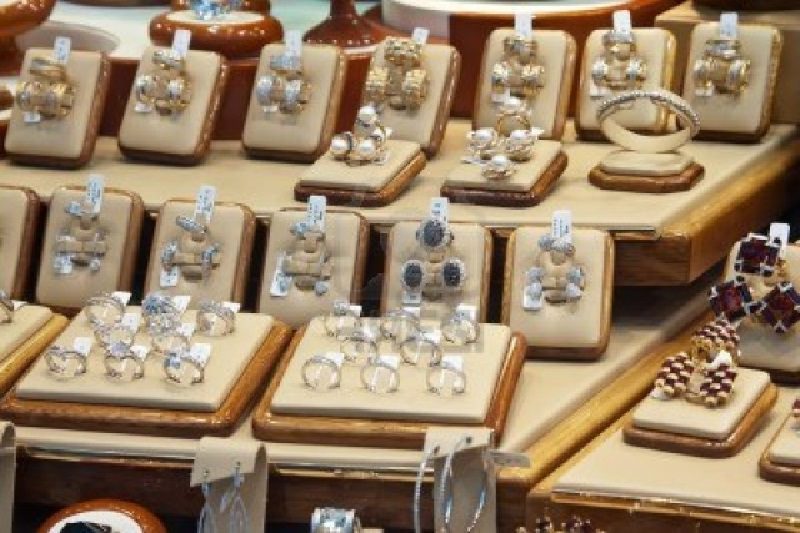 Sequestrati beni a un noto gioielliere per 4,5 milioni di euro, era già stato arrestato per usura Sequestrati beni a un noto gioielliere per 4,5 milioni di euro, era già stato arrestato per usura