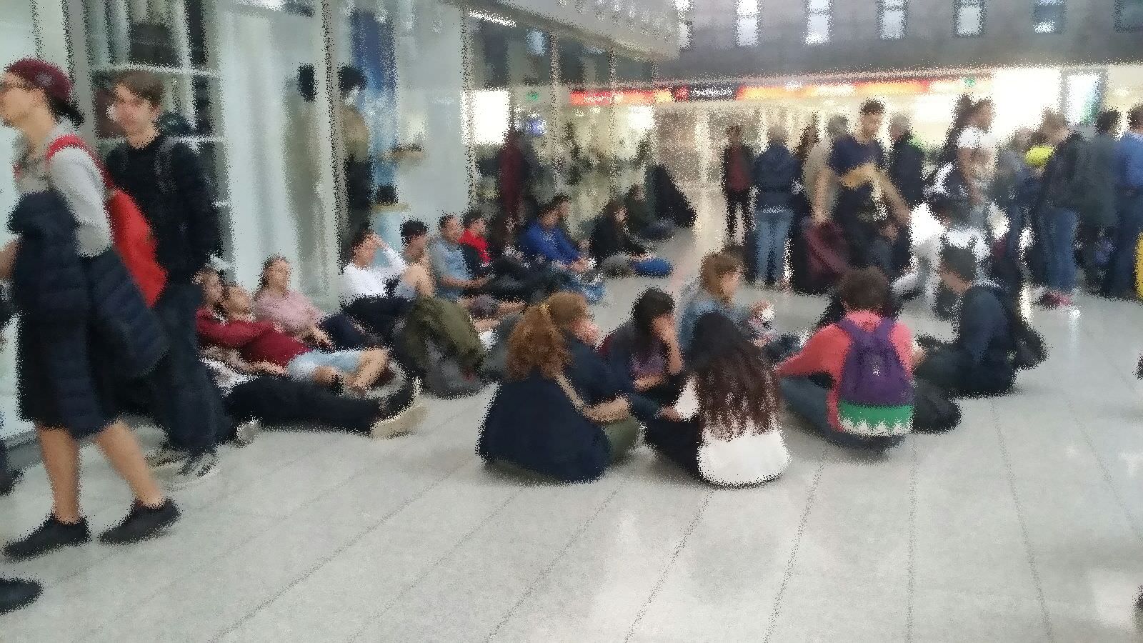 Caos all’aeroporto, radar fuori uso e voli cancellati: Capodanno a rischio per i passeggeri catanesi