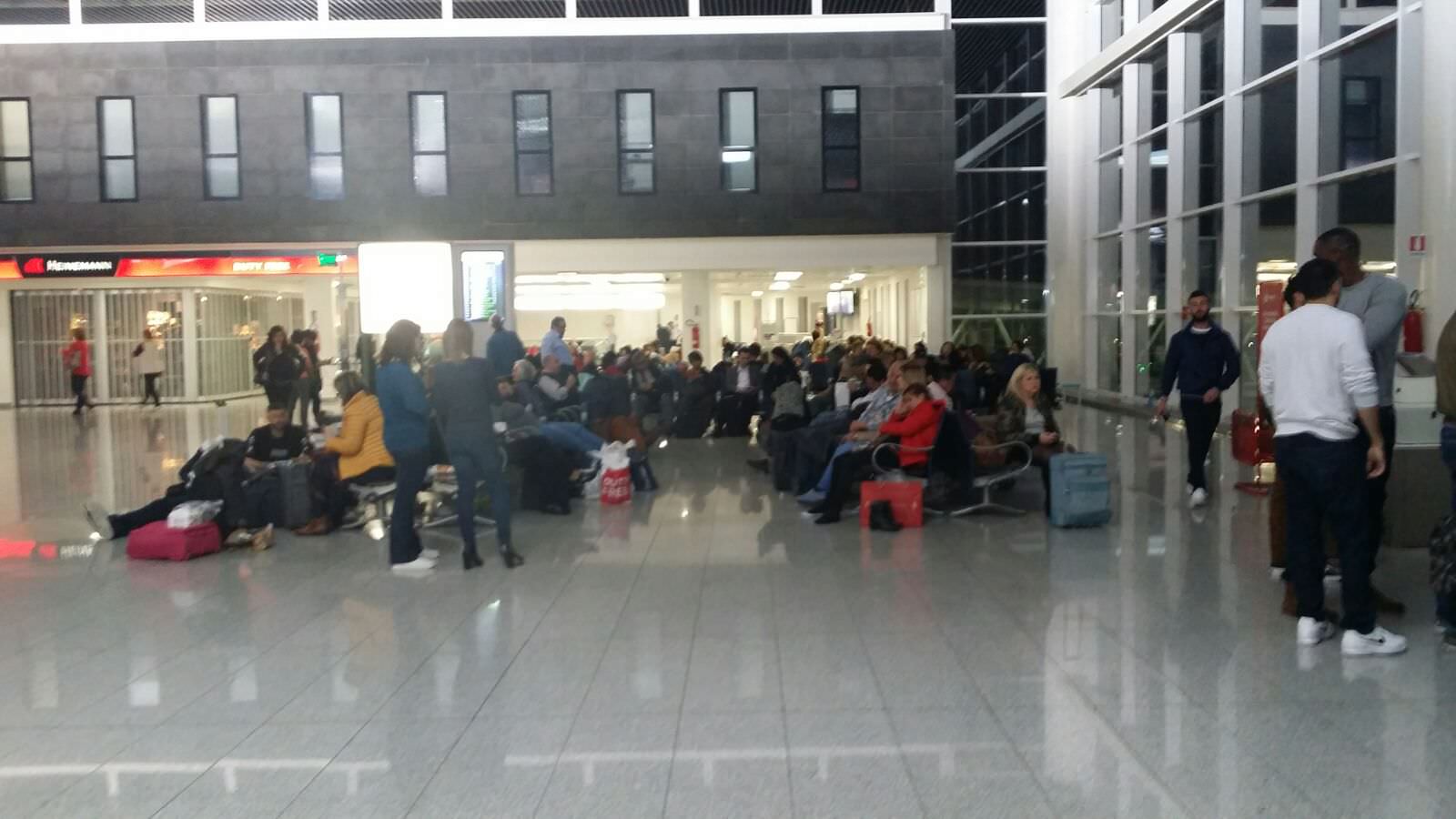 Volo Catania-Lourdes in ritardo di 10 ore: a terra 65 pellegrini