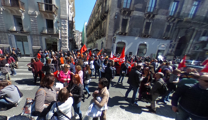 Caso Pubbliservizi: sit-in dei dipendenti di fronte alla prefettura. FOTO esclusive a 360°