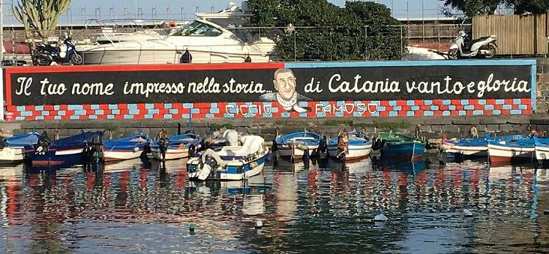 Ciccio Famoso al Porticciolo di Ognina: suggestivo murales per il capo ultras rossazzurro