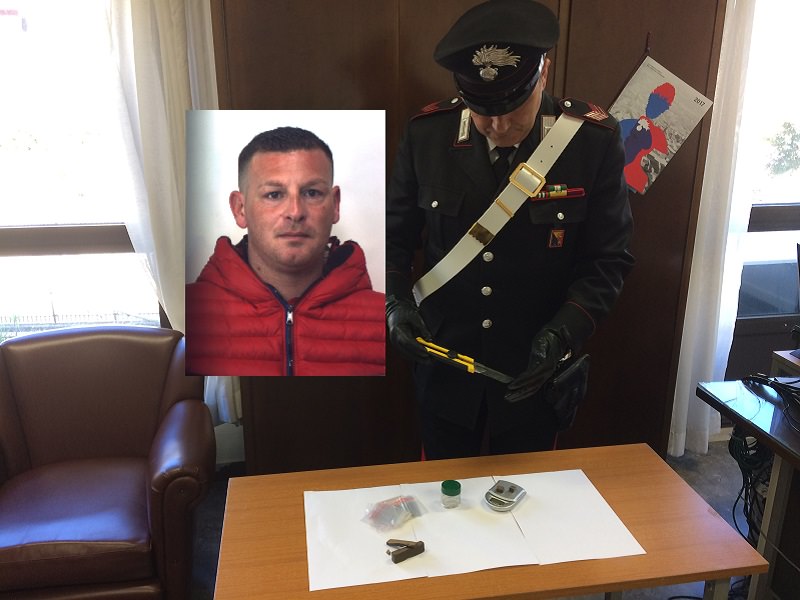 Nascondeva la droga all’interno di una botola ma il fiuto dei cani lo inchioda, 35enne ai domiciliari Nascondeva la droga all’interno di una botola ma il fiuto dei cani lo inchioda, 35enne ai domiciliari