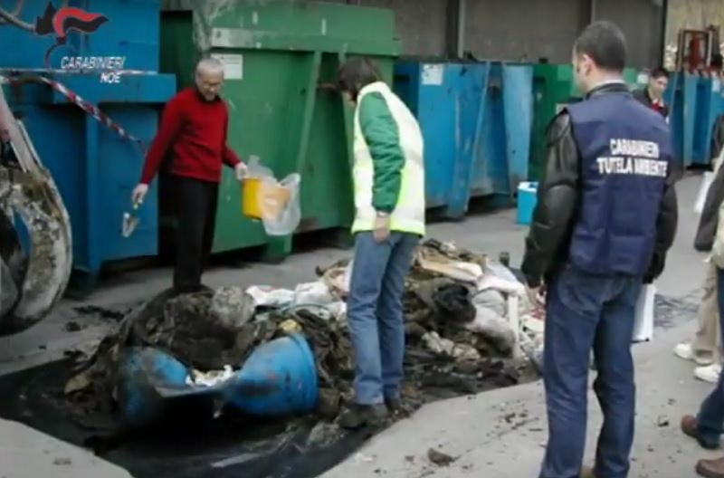 Smaltimento rifiuti, tre funzionari avrebbero favorito la malavita: quando la politica non fa gli interessi dei cittadini Smaltimento rifiuti, tre funzionari avrebbero favorito la malavita: quando la politica non fa gli interessi dei cittadini