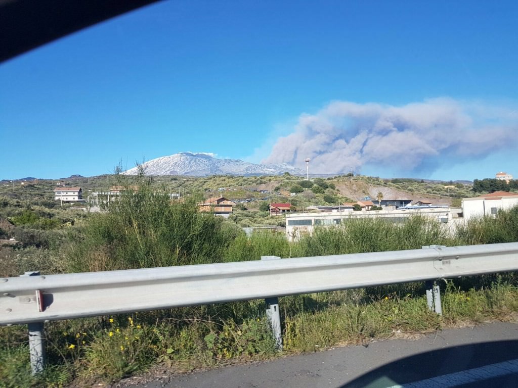 L’Etna non sembra volersi placare: ecco FOTO e VIDEO