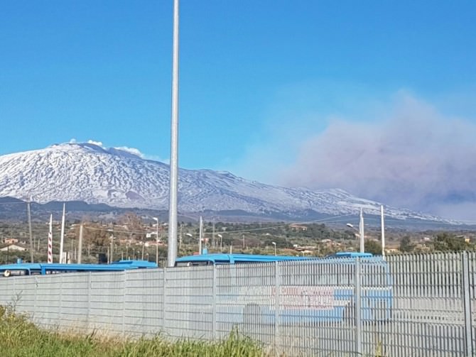 Etna, nuova violentissima esplosione. Paura nei comuni pedemontani