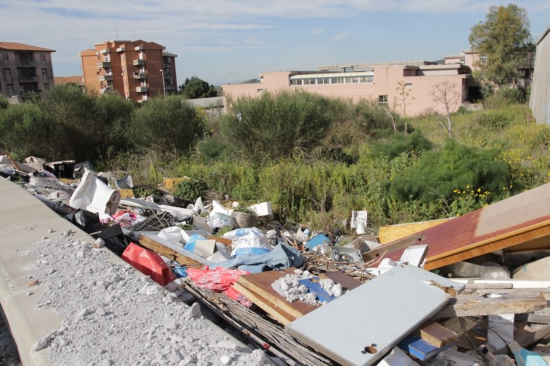 Discariche abusive in periferia. Sofia, Catalano e Parisi: “Tutti i quartieri sono in piena emergenza” Discariche abusive in periferia. Sofia, Catalano e Parisi: “Tutti i quartieri sono in piena emergenza”