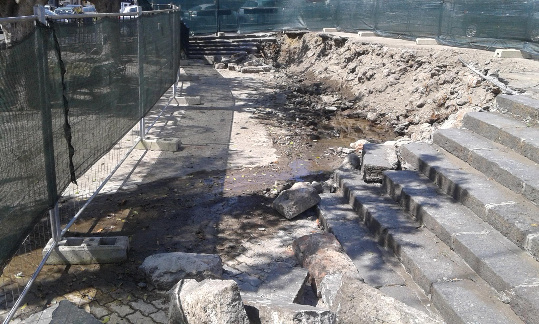 Cantiere “lumaca” in piazza Bonadies, Buceti: “Area estremamente pericolosa” Cantiere “lumaca” in piazza Bonadies, Buceti: “Area estremamente pericolosa”