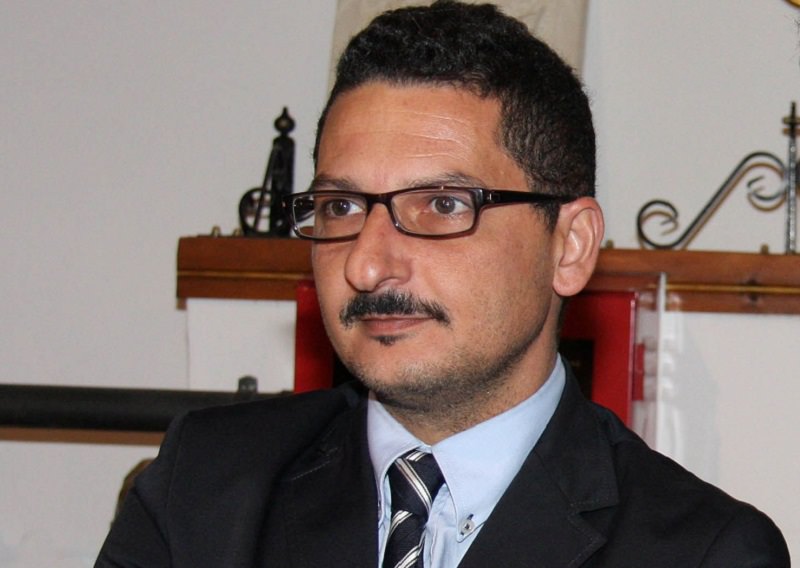 Pachino, operatori ecologici in protesta. Il sindaco: “Gli siamo vicini”