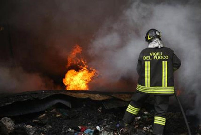 Domenica di “fuoco” a Catania e provincia: diversi gli interventi dei vigili del fuoco