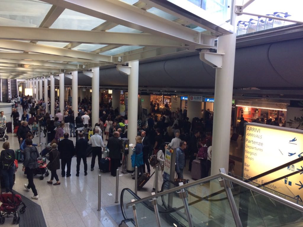 Rubano Smart Watch all’aeroporto di Catania e partono: arrestati al rientro da vacanza