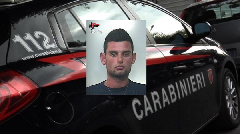 Ruba una jeep, tenta il “cavallo di ritorno” e la brucia: arrestato 23enne