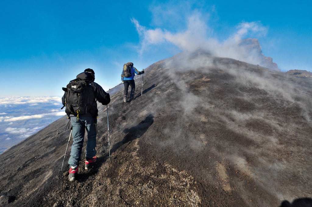 Escursionisti dispersi sull’Etna: marito e moglie ritrovati impauriti e infreddoliti