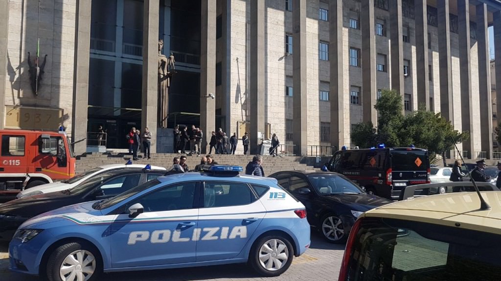 Mafia, violenza sulle donne e spaccio di stupefacenti: eseguite 24 sorveglianze speciali