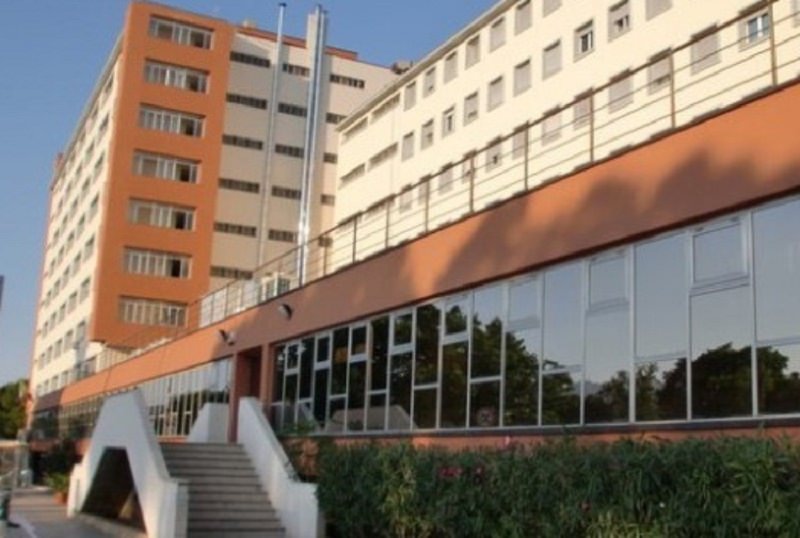 “Chi è satanista e vuole morire rimanga qui”: panico tra gli studenti nella mensa
