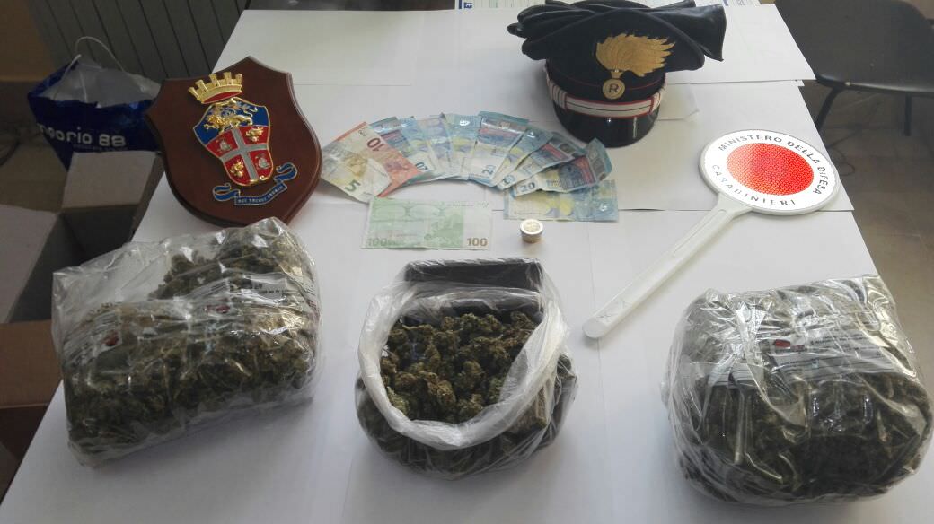Barrafranca, arrestato pregiudicato. Aveva con sè un kg di droga