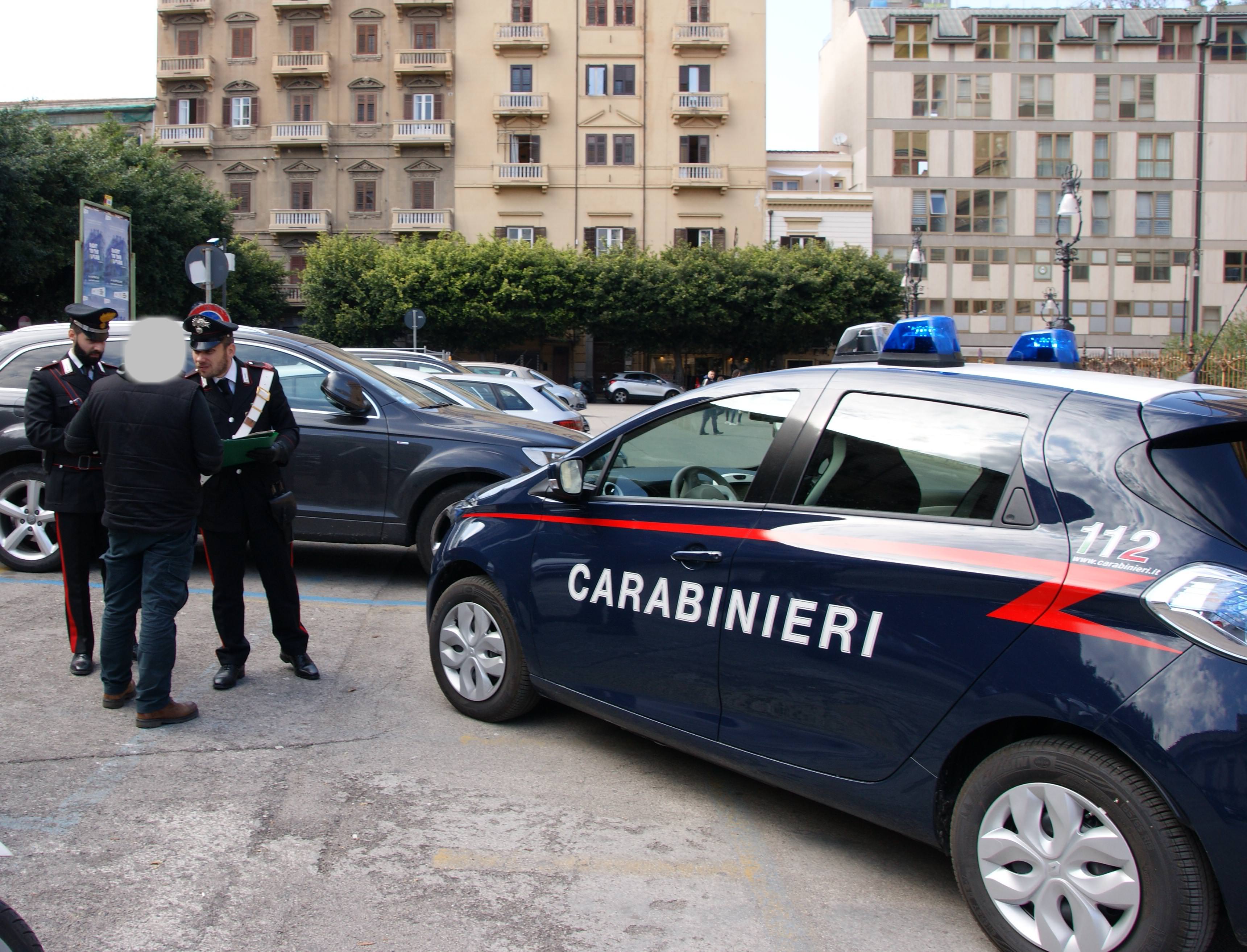 Maxi blitz dei carabinieri contro i parcheggiatori abusivi: oltre 30.000 euro di sanzioni