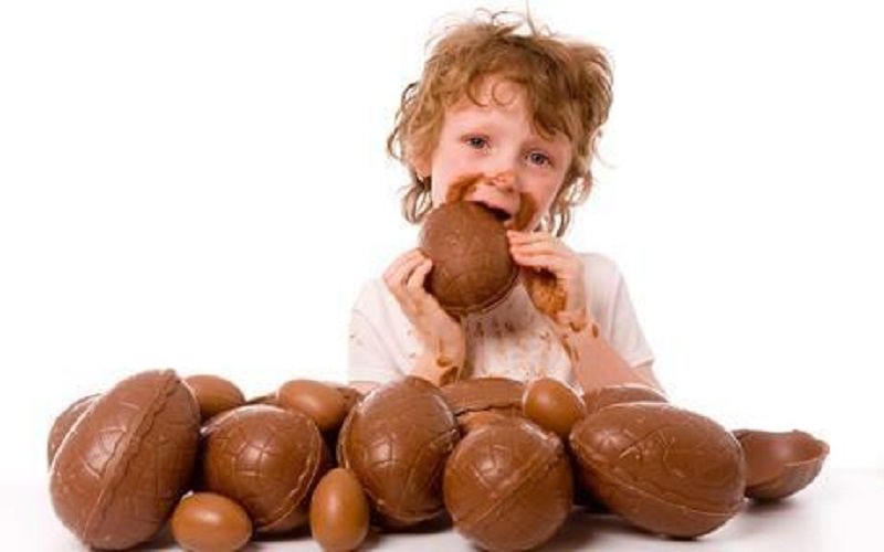Dall’Italia al Regno Unito tutti golosi dell’uova di cioccolato: ecco la storia del tradizionale dono pasquale