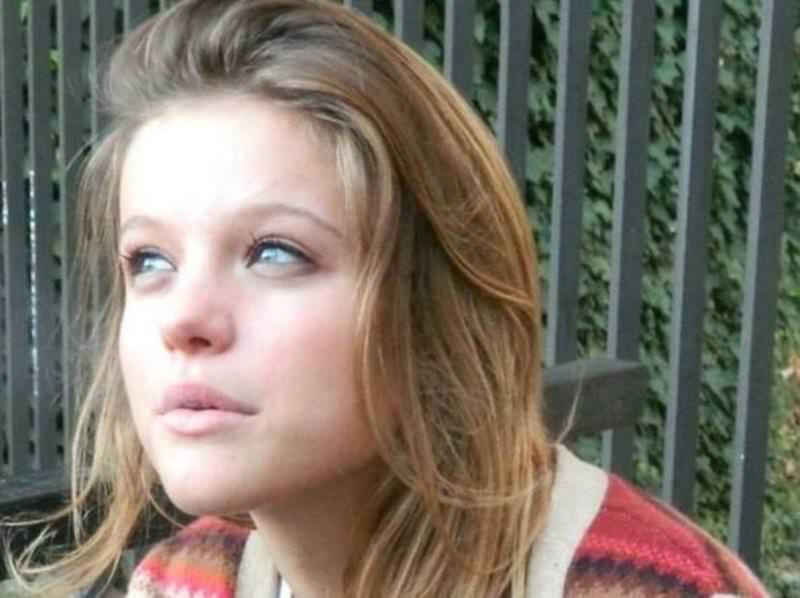 Non sentiva la figlia dal 25 aprile: trovata morta in casa a soli 18 anni