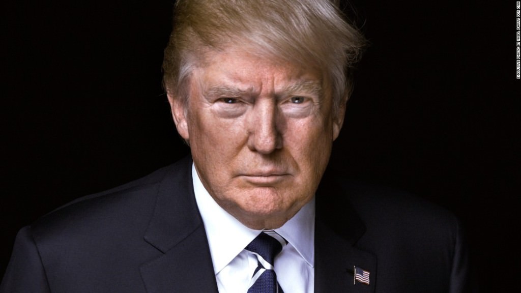 USA, Trump “isolato” dopo le violenze al Congresso: Facebook blocca l’account, fioccano le dimissioni