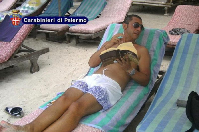 Maschera al silicone e volto nuovo: il boss pronto a fuggire condannato a 12 anni Maschera al silicone e volto nuovo: il boss pronto a fuggire condannato a 12 anni