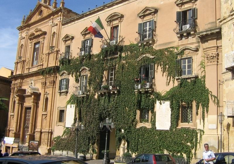 Sindaco di Agrigento chiede rimborso di 13,70 euro, opposizione si scatena