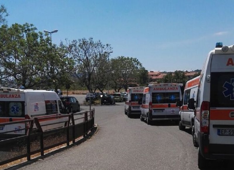 Ambulanze in fila e mancanza di posti letto, emergenza non-Covid negli ospedali di Palermo: si attende la riconversione