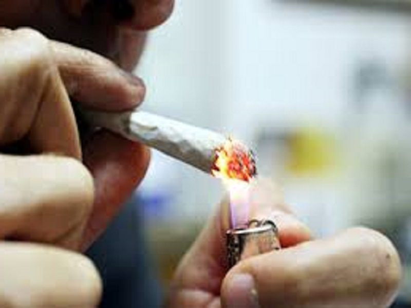 Festino a base di canne e Playstation, due studenti finiti in manette