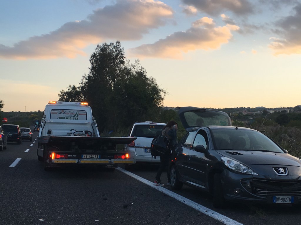 A-18, secondo incidente nel giro di poche ore: “Sono stati attimi di terrore”, donna incinta coinvolta
