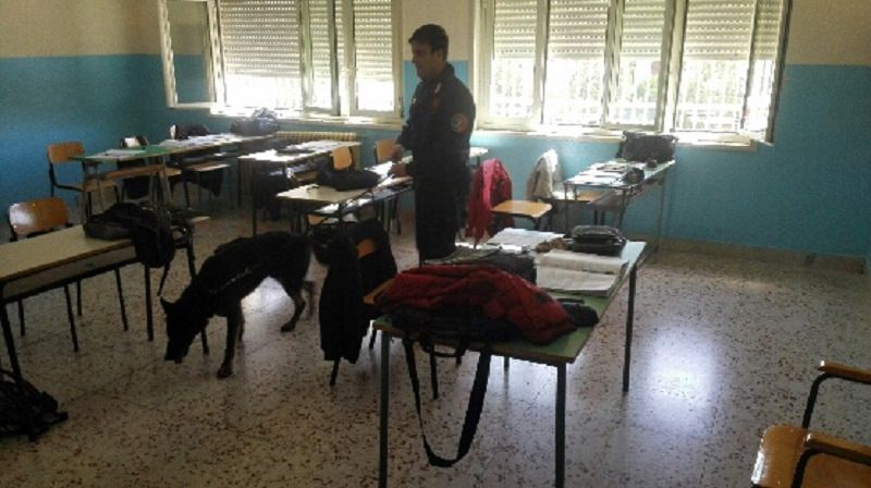 Controlli antidroga all’istituto “A. Miraglia” di Sciacca Controlli antidroga all’istituto “A. Miraglia” di Sciacca