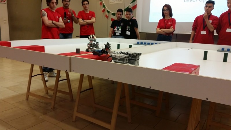 Robot “agricoltori” fatti con i Lego protagonisti della gara “Minirobot”: 12 scuole siciliane a confronto