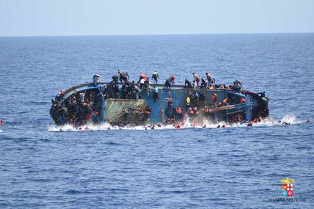 Riparte la nave Open Arms: via da Pozzallo e sbarco a Malta. In arrivo altri migranti