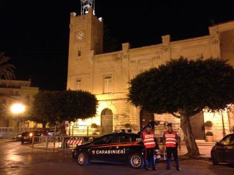 Studente minorenne tenta il furto in casa di un anziano ma viene sorpreso e arrestato